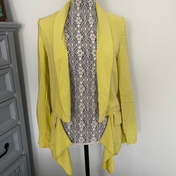W118 by Walter Baker purchased in NYC yellow blazer with interesting cut size Xs - Picture 2 of 7